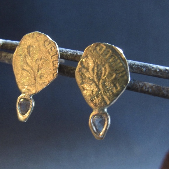 Gold diamonds earrings. - Picture 4 of 10